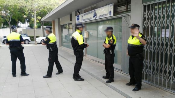  Fotos: Concentración y comunicado de Ángel Benito representando al Club Kali, intervenido por la policía.